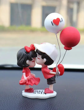 "Valentine's Day Cartoon Resin Couples Figurine – Cute Lovers Balloon Ornament for Car Dashboard, Office & Home Decor"
